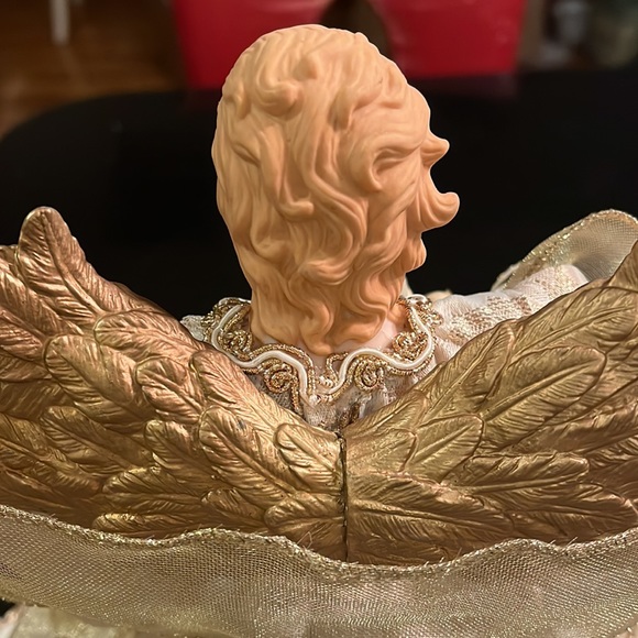 13 inch Regal Porcelain Angel - White & Cream - Picture 12 of 16